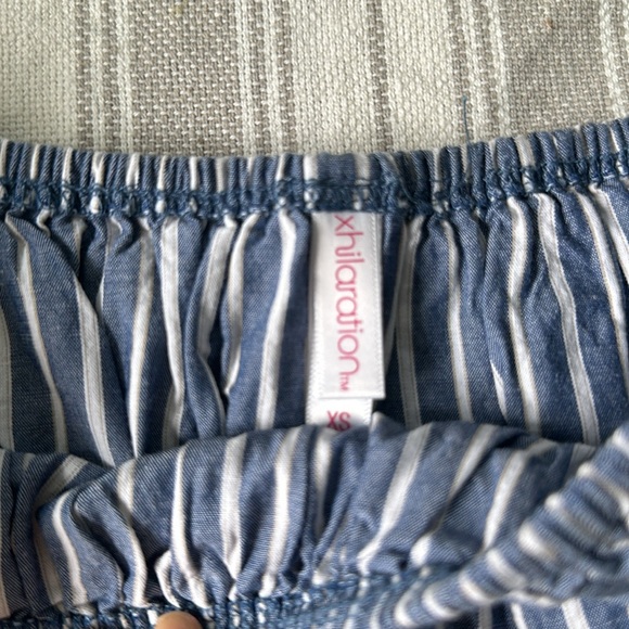 Stripe flowy top. Can be worn off the shoulder. - Picture 4 of 5